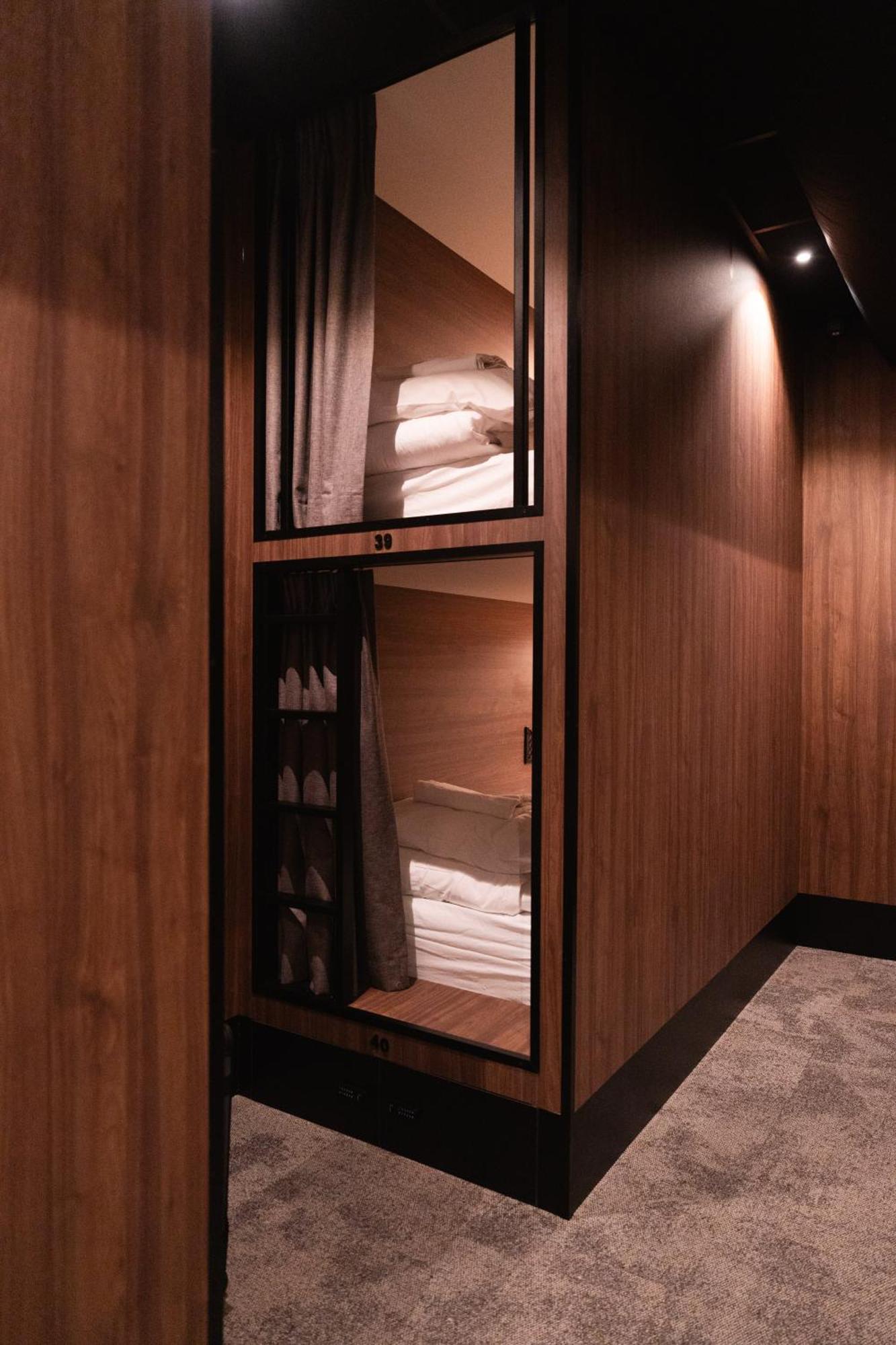 Cabins Hotel Amsterdam Albergue