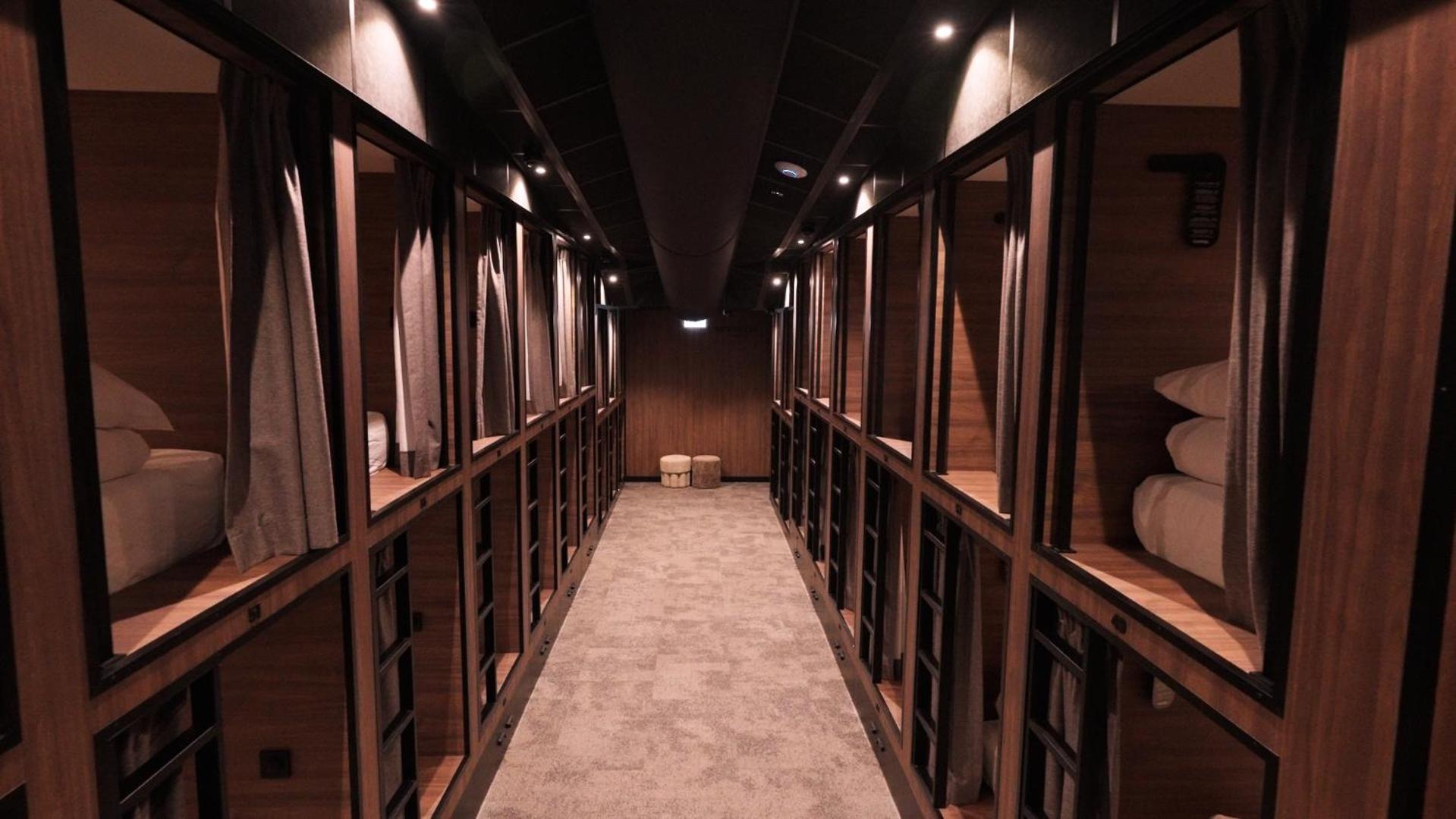 Cabins Hotel Amsterdam Albergue